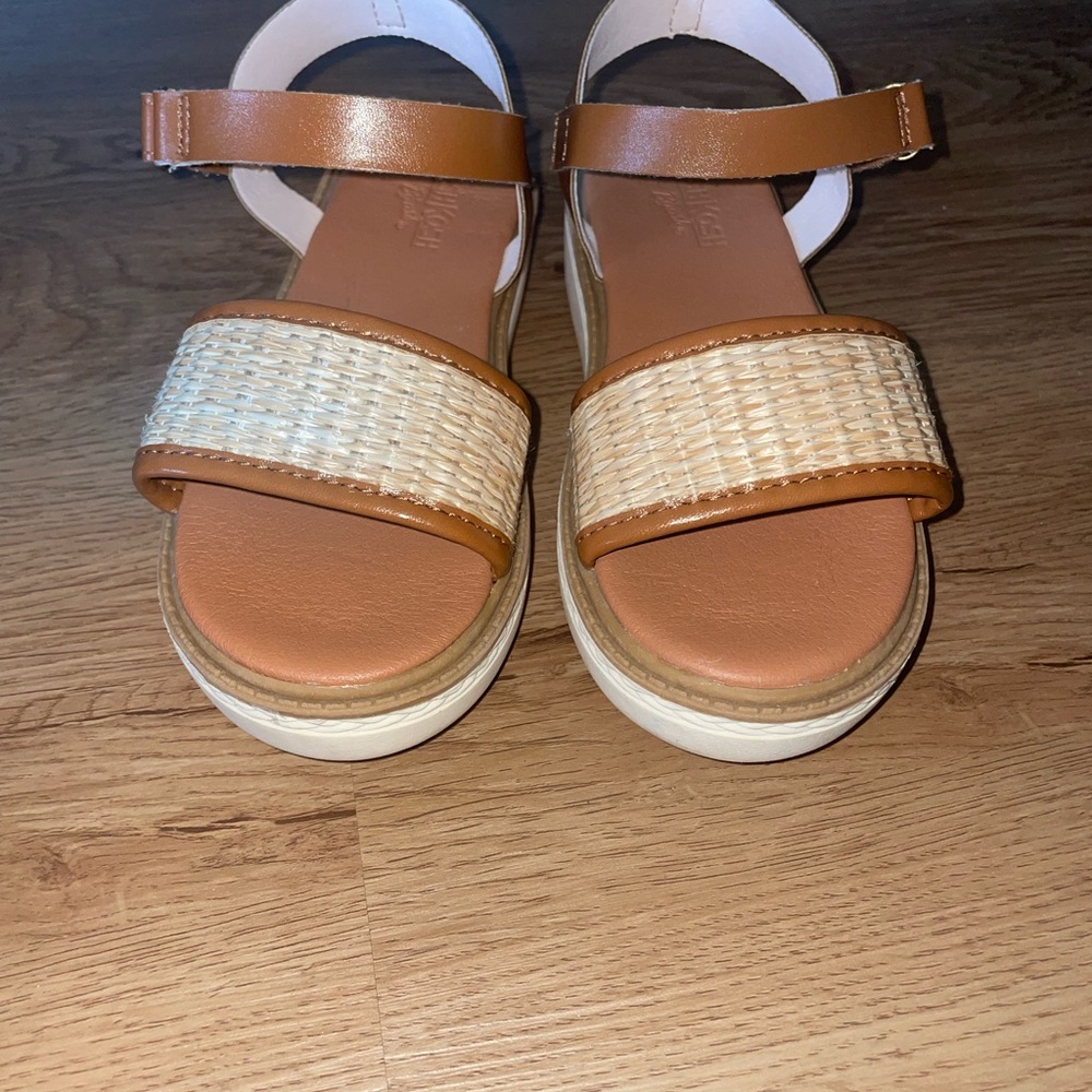 Girls Tan and Cream Sandals